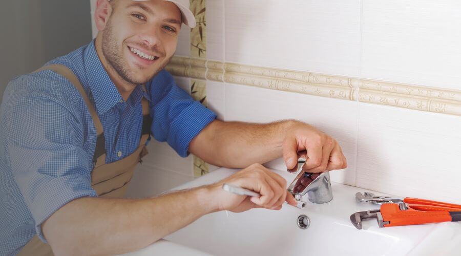 Expert burst pipe repair services in Winigan, MO